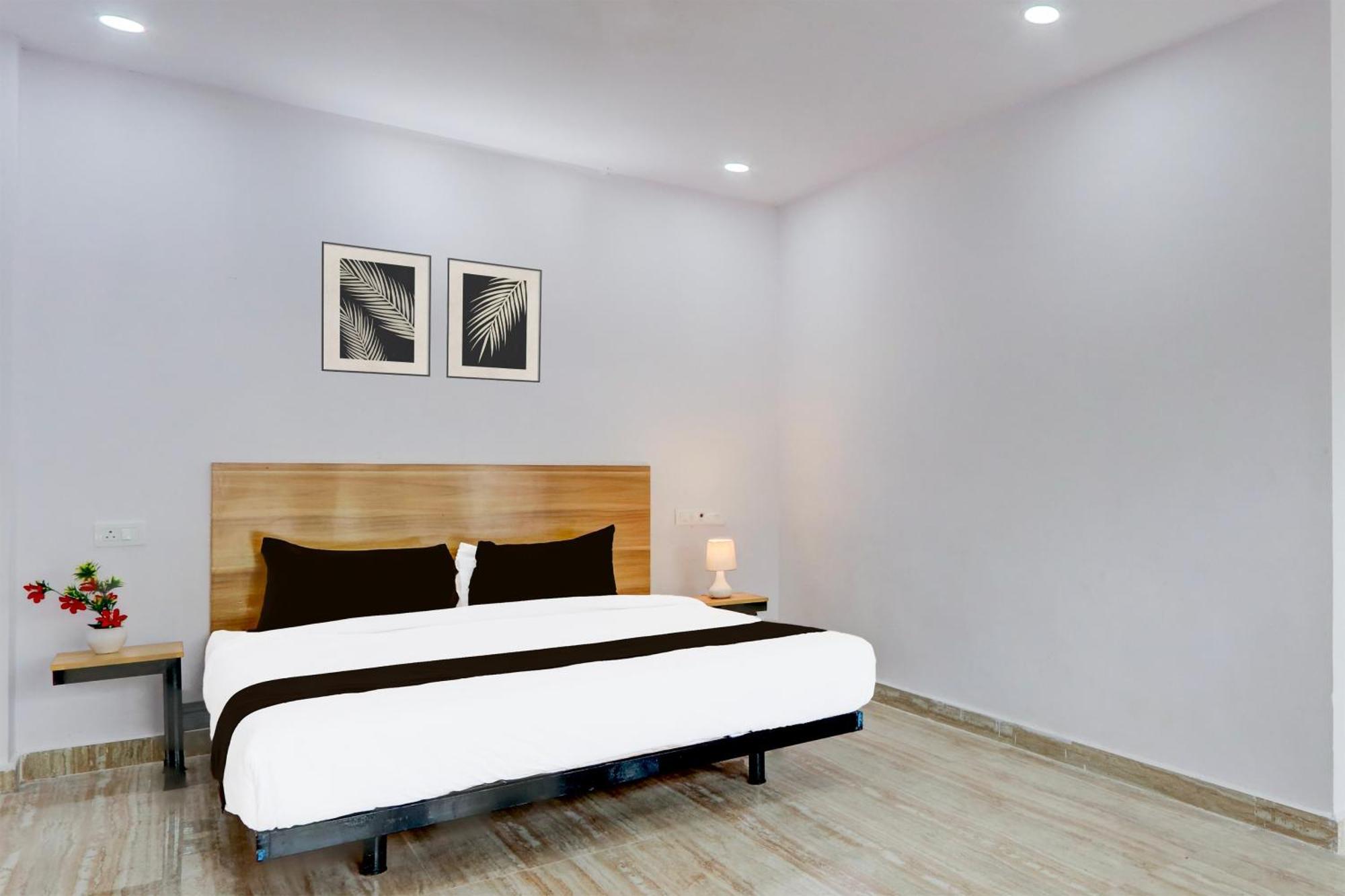 Hotel O Living Tree In Hyderabad Exteriör bild